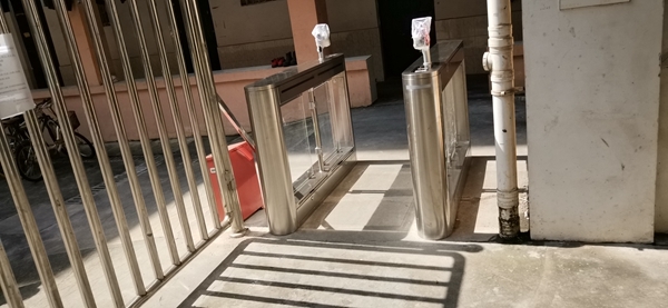 Puerta de barrera de oscilación eléctrica para oficinas y escuelas Interfaz de comunicación TCP/IP de metro 0