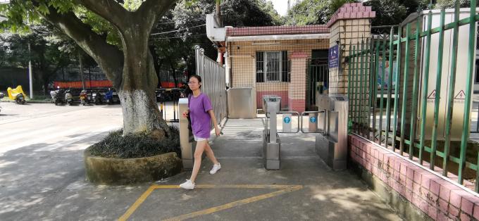Puerta de barrera de oscilación eléctrica para oficinas y escuelas Interfaz de comunicación TCP/IP de metro 1