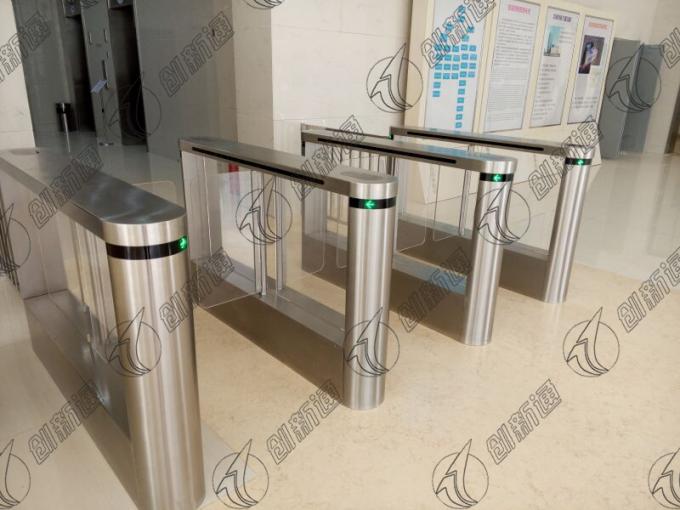 Barrière battante en acrylique anti-pincement pour contrôle d'accès, tourniquet rapide et fin 119 4